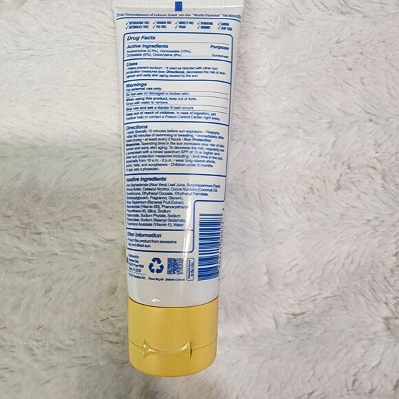 Vacation Classic Lotion with Broad Spectrum SPF 30 - Picture 2 of 2